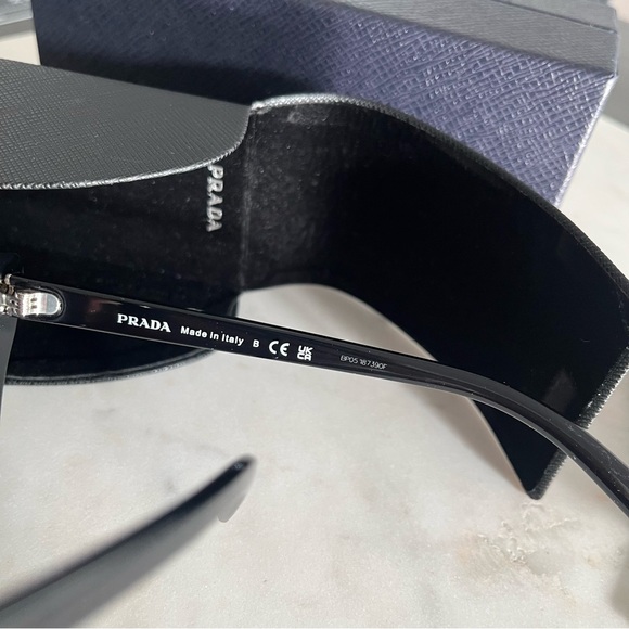PRADA sunglasses 😎 - Picture 4 of 11